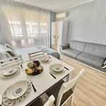 Sea Breeze With Balcony In 圣弗拉斯