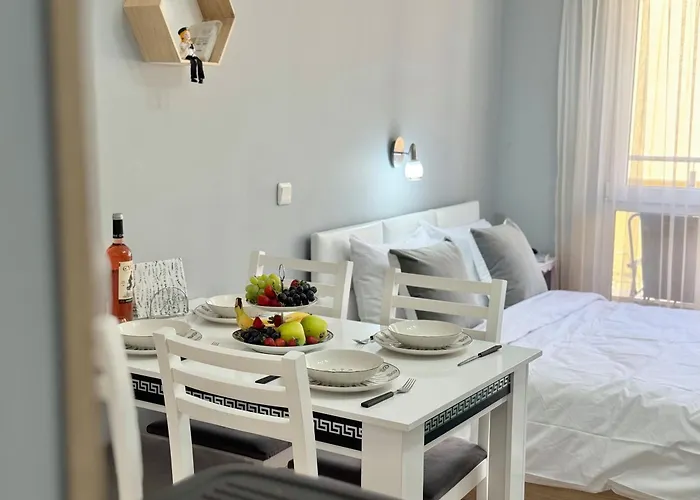 Sea Breeze With Balcony In Apartamento Sveti Vlas